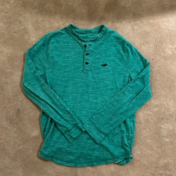 Two Hollister shirts - Picture 2 of 5